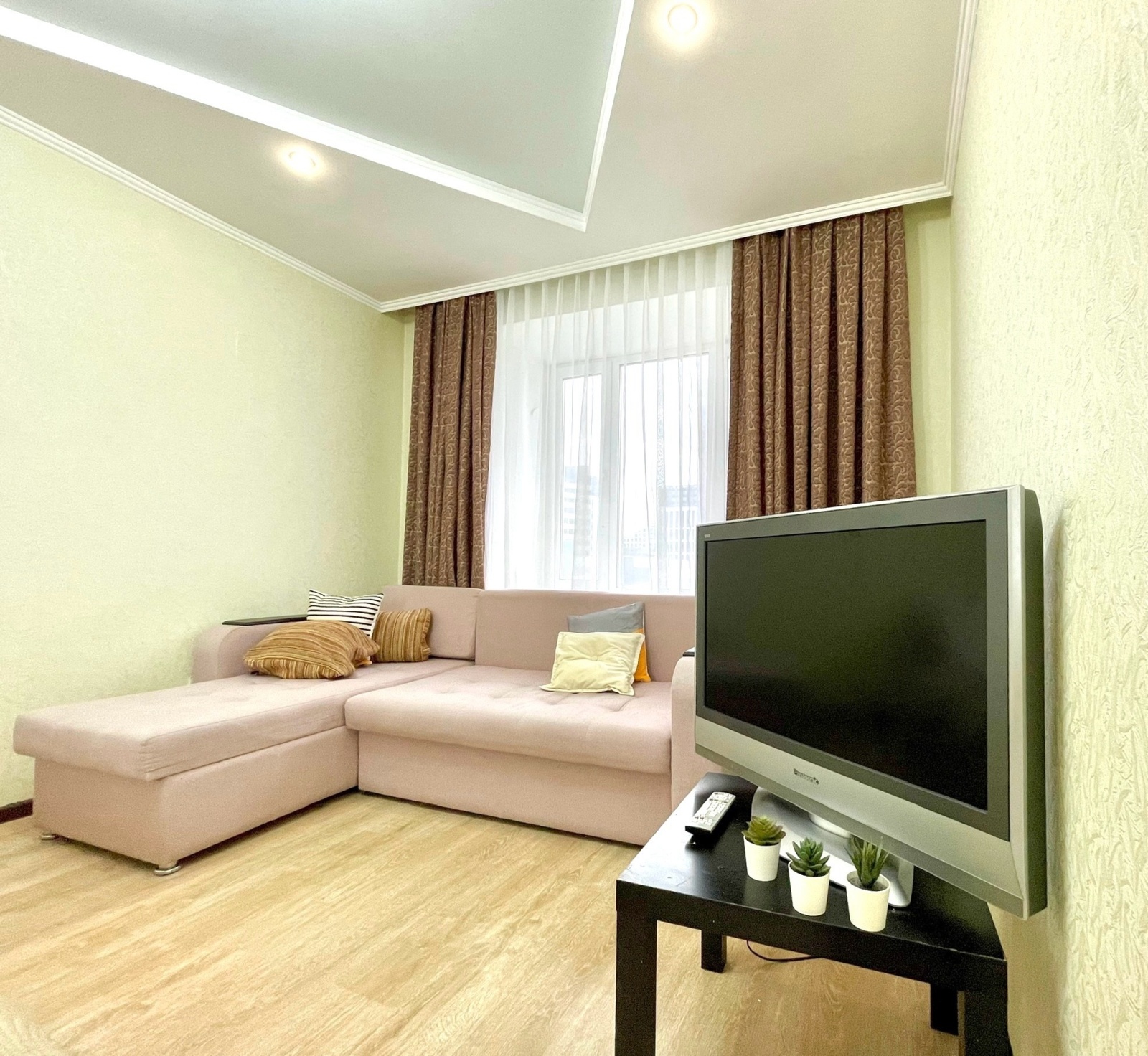 Апартаменты с кухней-гостиной возле аквапарка Ривьера