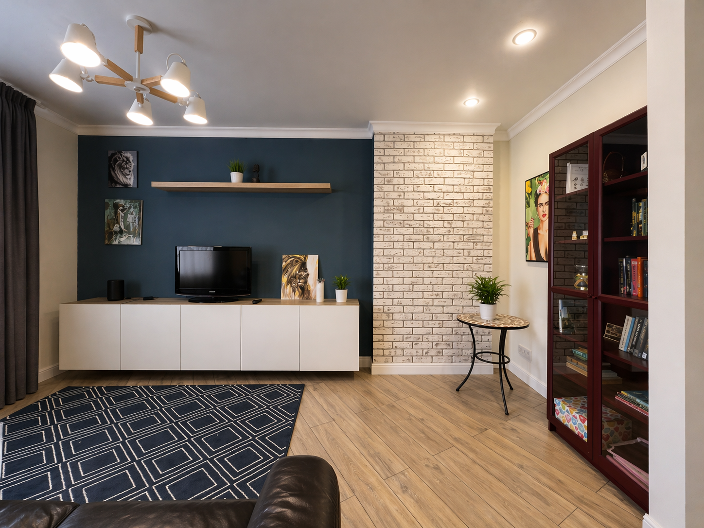 Пpoсторныe 3-к апaртаменты рядoм с ТЦ Мега | Ометьевский лес | Дo 5 гocтeй | Самозаcелениe 24/7