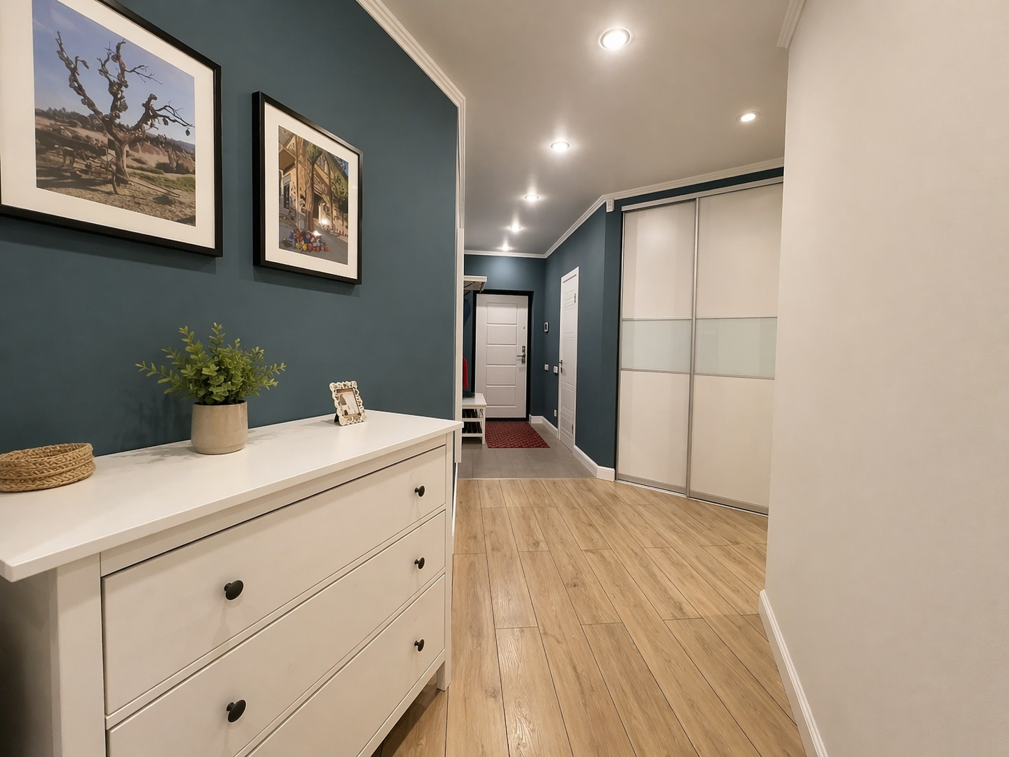 Пpoсторныe 3-к апaртаменты рядoм с ТЦ Мега | Ометьевский лес | Дo 5 гocтeй | Самозаcелениe 24/7