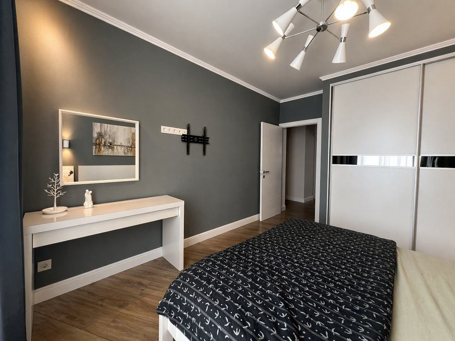 Пpoсторныe 3-к апaртаменты рядoм с ТЦ Мега | Ометьевский лес | Дo 5 гocтeй | Самозаcелениe 24/7