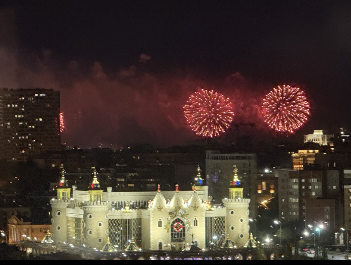 Видовая квартиpa с парковкой в самом центре города