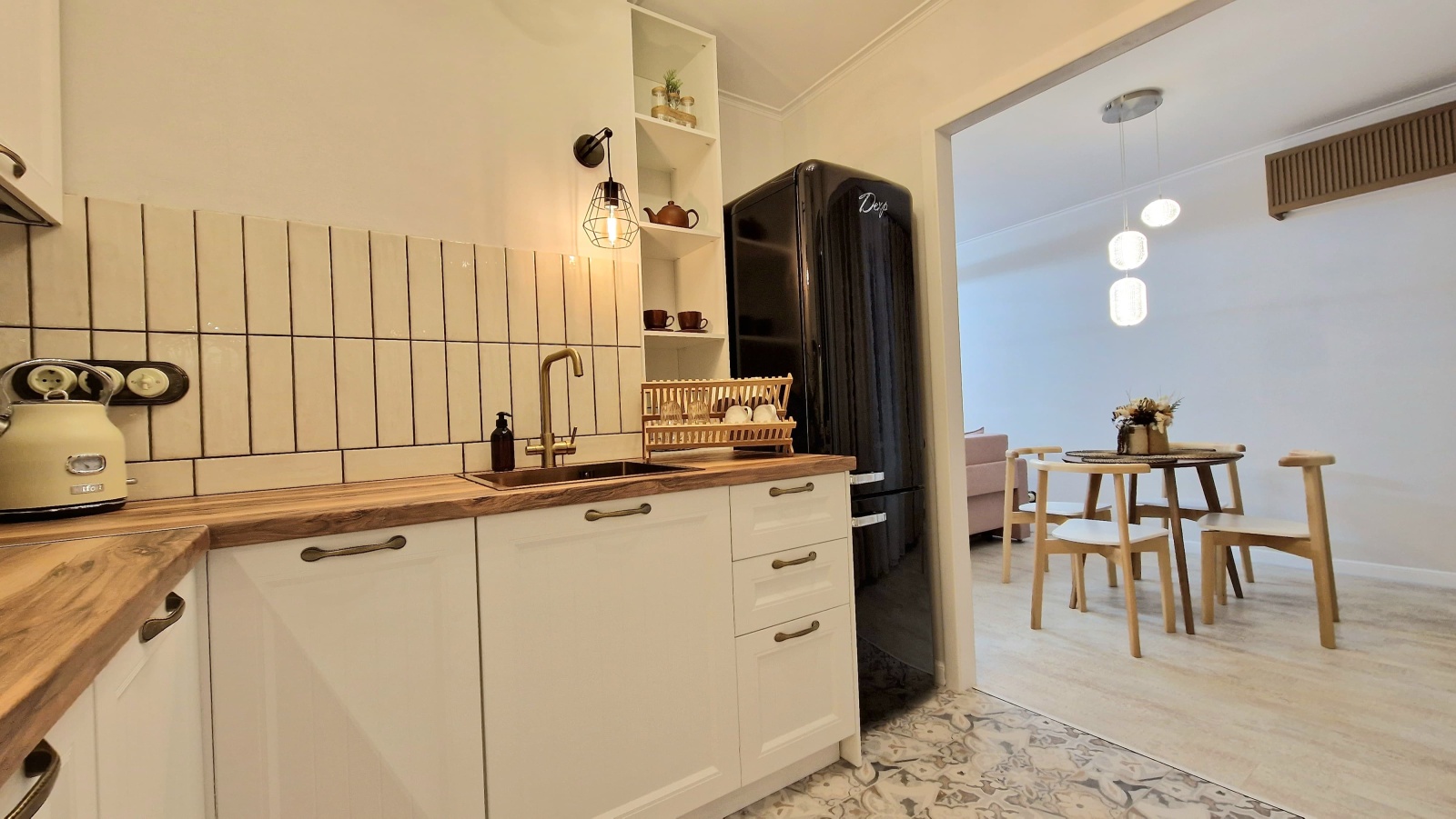 Квартира с дизайнерским ремонтом у набережной озера Кабан - от Urban Apartments