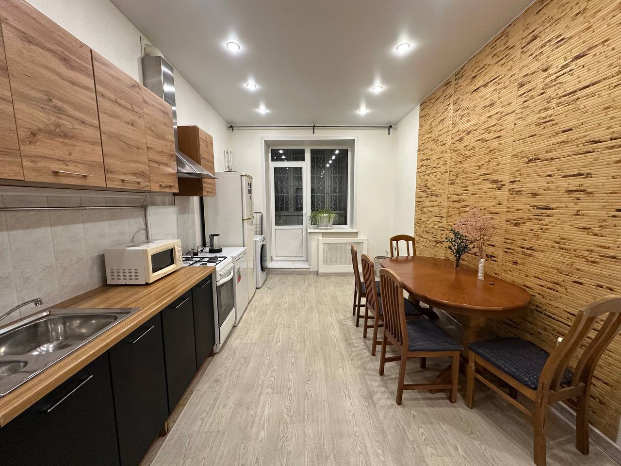 Просторная Трехкомнатная в Центре