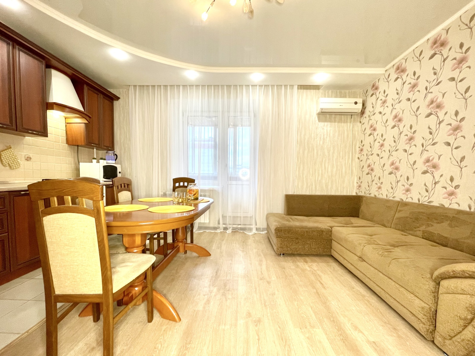 Апартаменты с кухней-гостиной возле аквапарка Ривьера